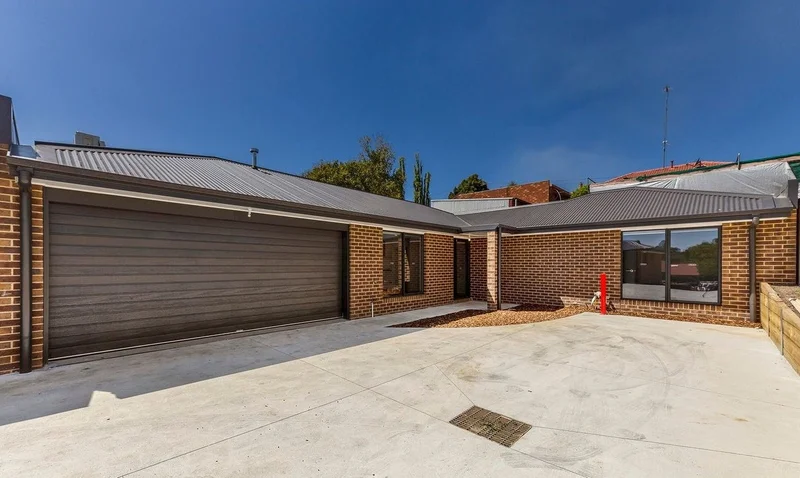 2/14 Amaroo Way, Newborough VIC 3825