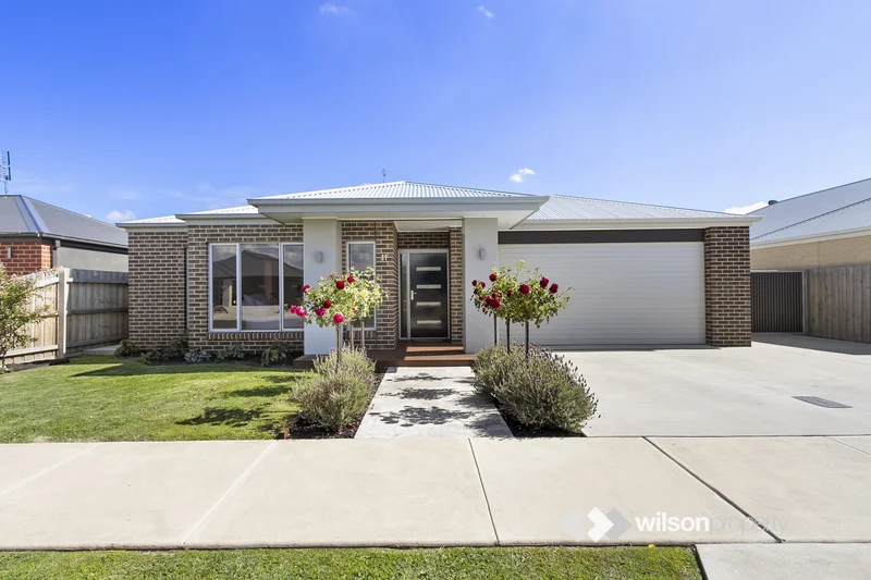 11 Ridge Boulevard, Yinnar VIC 3869