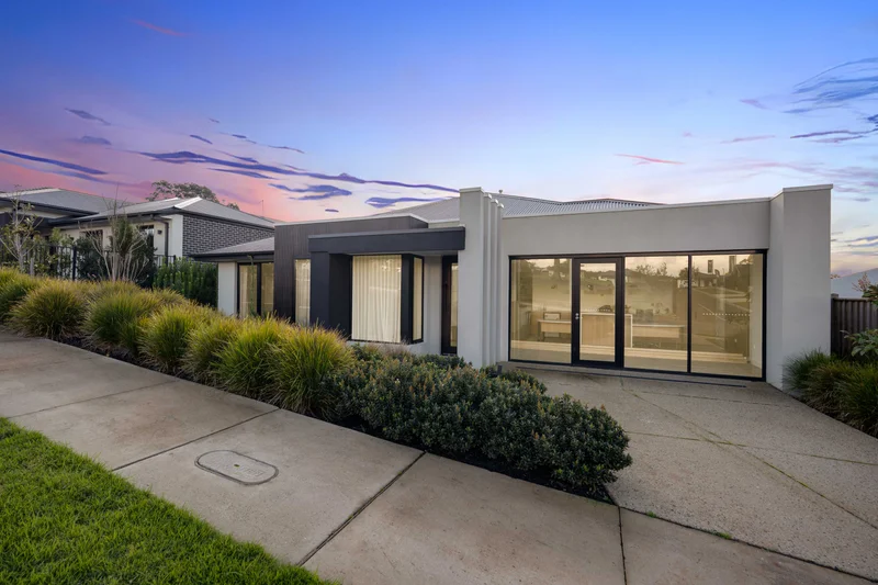 9 Illawarra Boulevard, Drouin VIC 3818